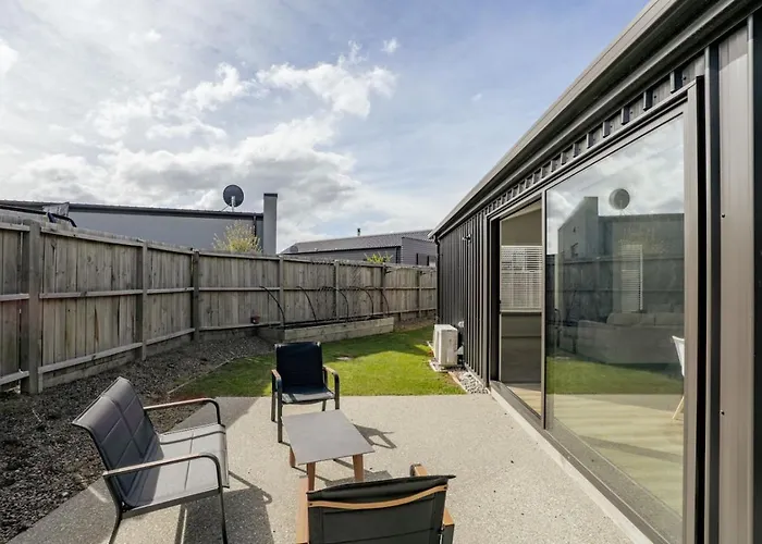 Escape On Merivale | Quiet, Family Friendly, Parking! Holiday home