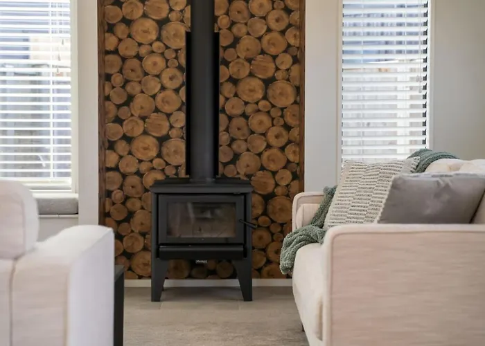 Holiday home Escape On Merivale | Quiet, Family Friendly, Parking! Wanaka