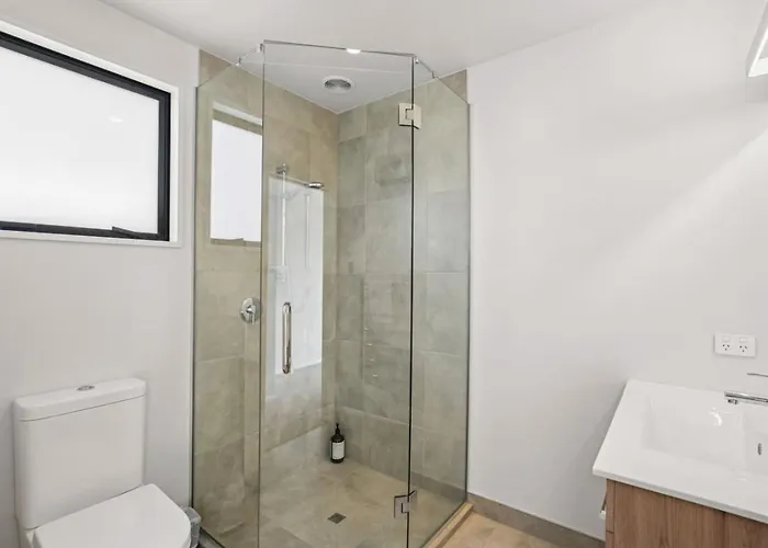 Holiday home Escape On Merivale | Quiet, Family Friendly, Parking! *