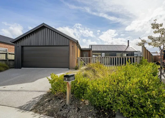 Escape On Merivale | Quiet, Family Friendly, Parking! Holiday home