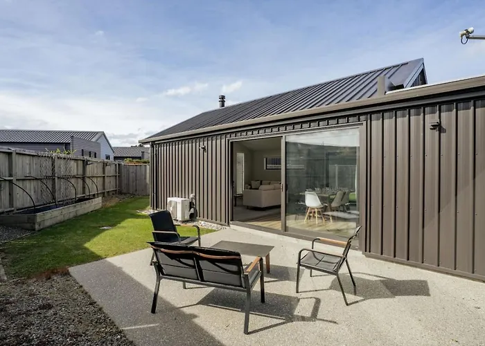 Holiday home Escape On Merivale | Quiet, Family Friendly, Parking!