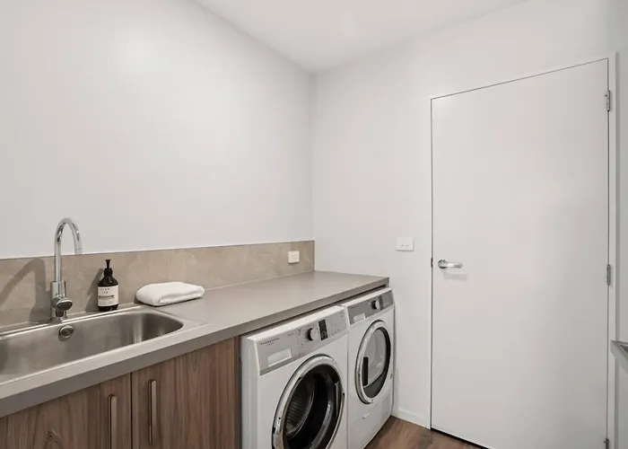 Escape On Merivale | Quiet, Family Friendly, Parking! Holiday home