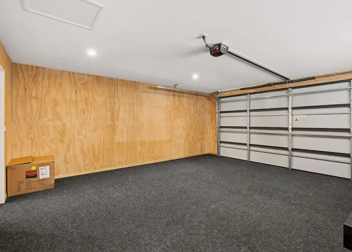 Holiday home Escape On Merivale | Quiet, Family Friendly, Parking!